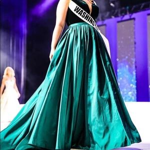 Johnathan Kayne Emerald Gown Size 12 LN